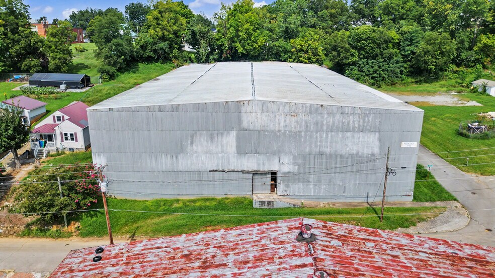 More Photos Of 237 Loretta St, Greeneville Industrial For Sale