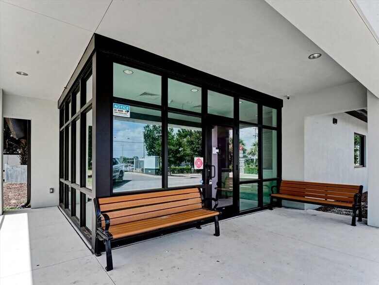 More Photos Of 7901 Palm River Rd, Tampa Medical For Lease