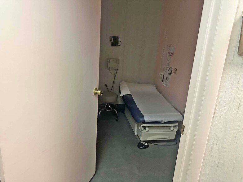 More Photos Of 381 N 9th Ave, Scranton Medical For Sale