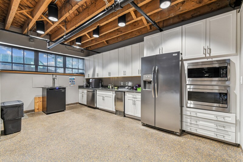 More Photos Of 3840 Bank St, Baltimore Flex For Sale