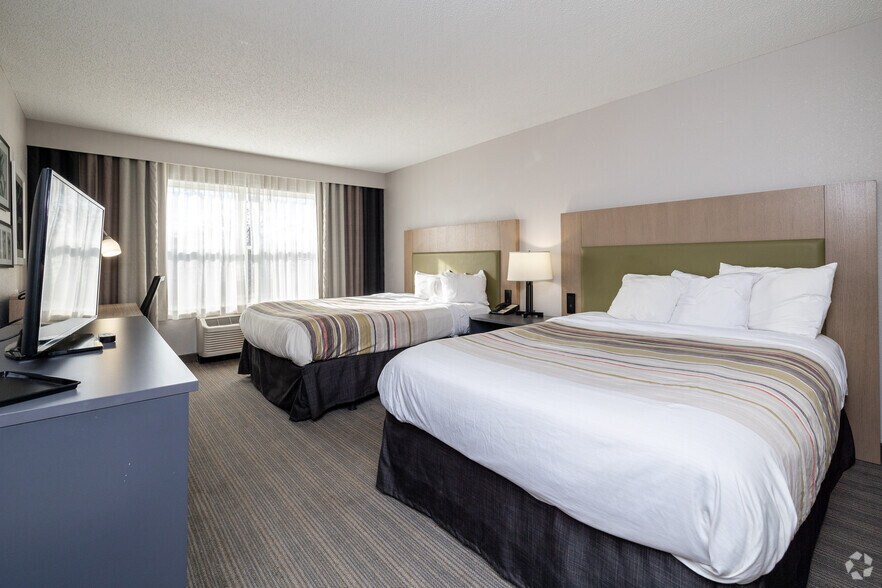 More Photos Of 2550 Freeway Blvd, Brooklyn Center Hotel For Sale