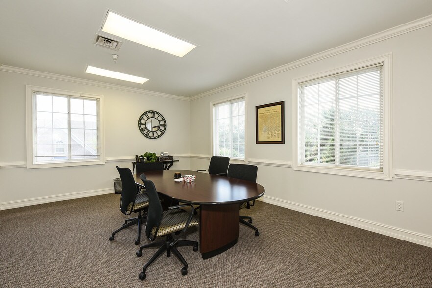 More Photos Of 3225 Shallowford Rd, Marietta Office For Lease