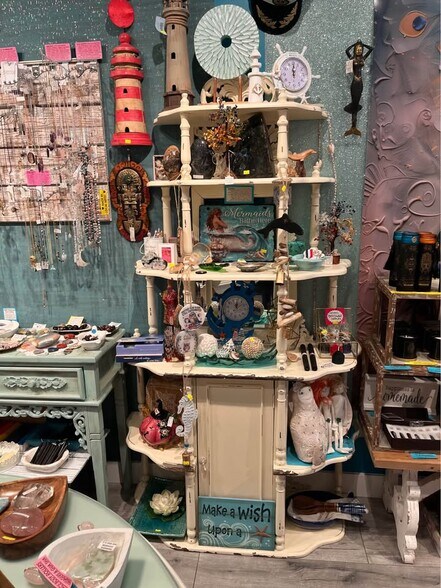 More Photos Of 2987 Granville St, Vancouver General Retail For Lease