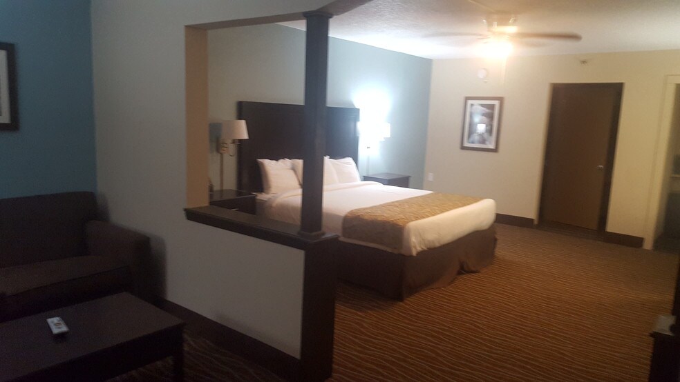 More Photos Of 201 Sugarloaf Rd, Hendersonville Hotel For Sale