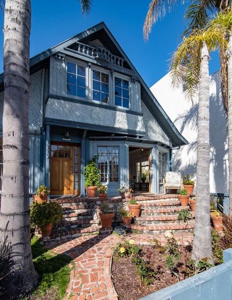 More Photos Of 1117 Abbot Kinney Blvd, Venice Loft Creative Space For Lease