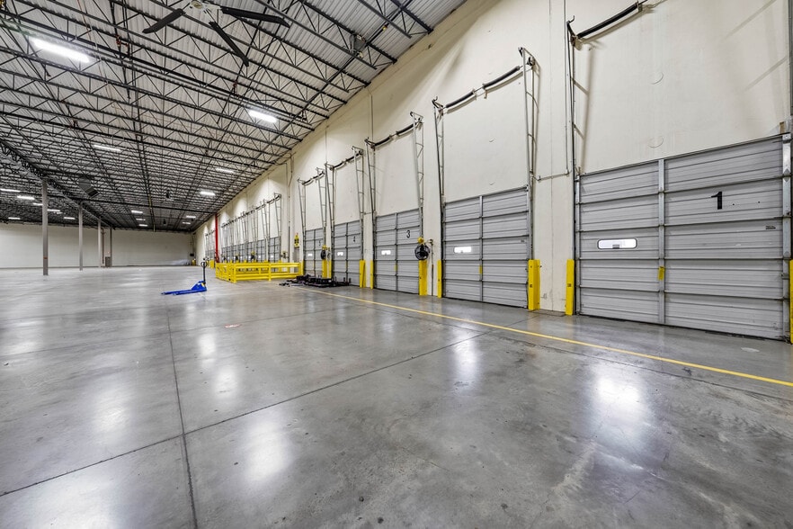 More Photos Of 4689 Industry Dr, Medford Distribution For Lease