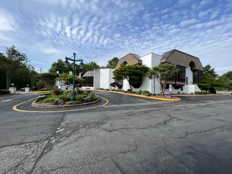 Primary Photo Of 385 US Route 9W, Alpine Restaurant For Sale