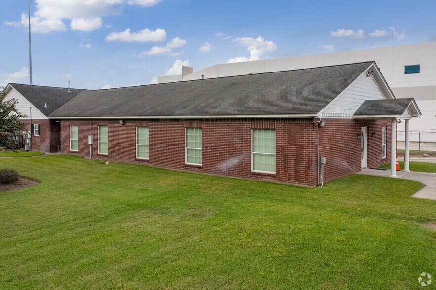 More Photos Of 14504 North Fwy, Houston Office For Lease