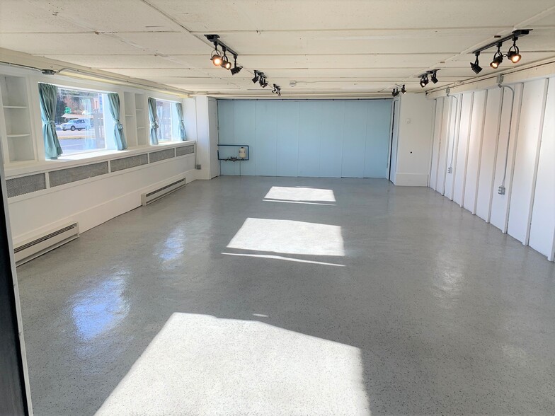 More Photos Of 1049 Tiogue Ave, Coventry Showroom For Lease