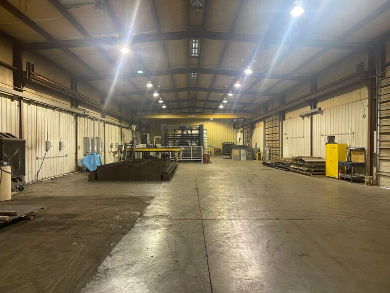 More Photos Of 715 W 81st St, Odessa Warehouse For Sale