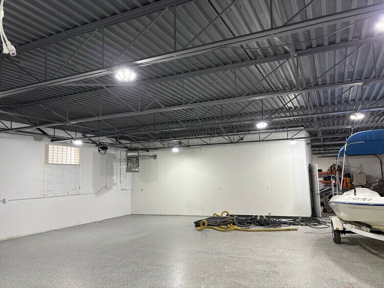 More Photos Of 20520 Stephens St, Saint Clair Shores Manufacturing For Sale