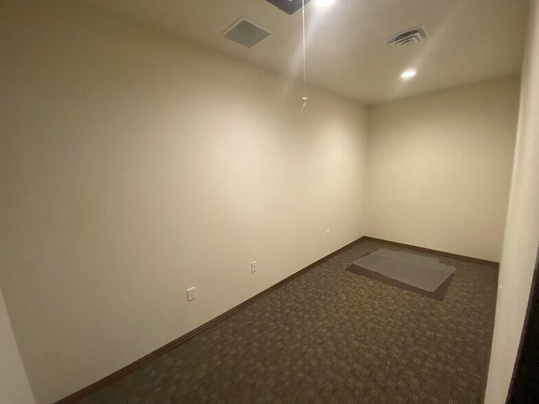 More Photos Of 1050 W Campbell Rd, Richardson Medical For Sale