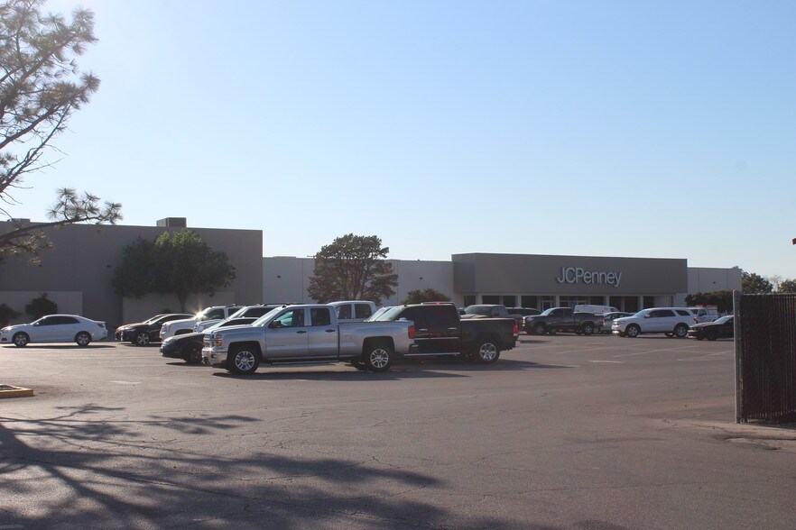 More Photos Of 1317-1401 N Turner St, Hobbs Unknown For Lease