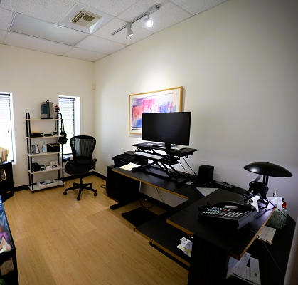 More Photos Of 11370 Brittmoore Park Dr, Houston Light Distribution For Lease