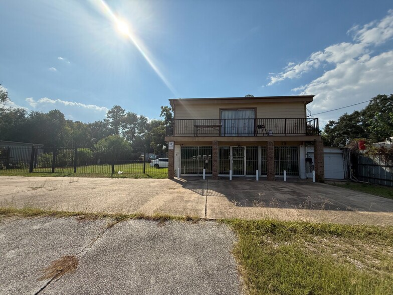 More Photos Of 11611 Homestead Rd, Houston Freestanding For Lease