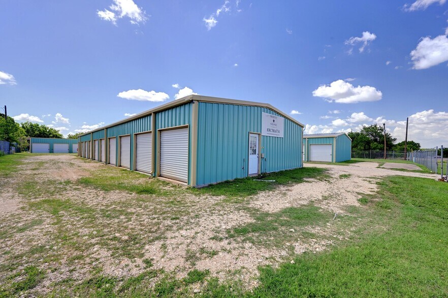More Photos Of 1940 Magnolia Ave, Luling Self Storage For Sale