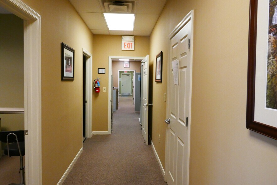 More Photos Of 142 Linden Dr, Winchester Office For Sale