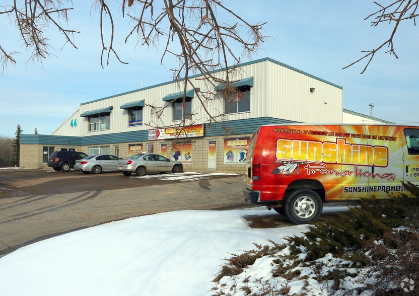 More Photos Of 44 Riel Dr, St. Albert Flex For Lease
