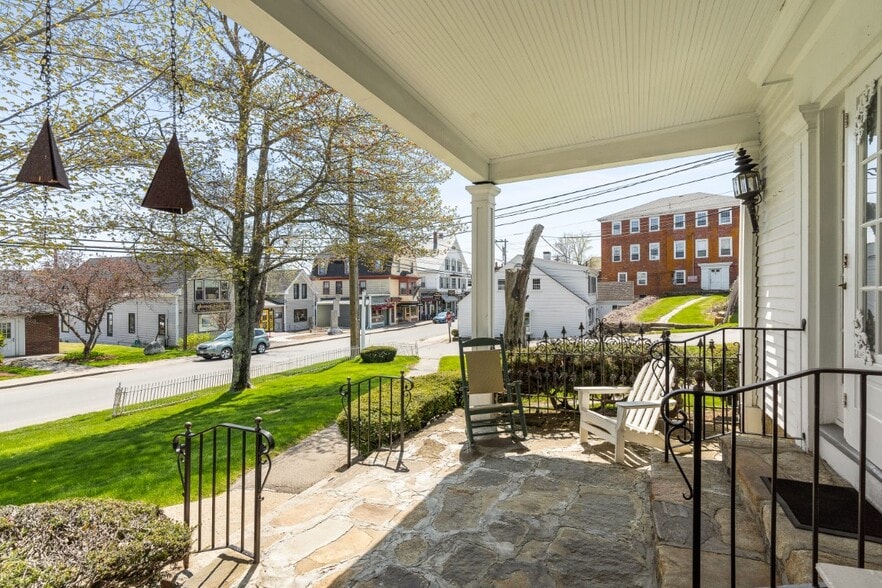 More Photos Of 34 Townsend Ave, Boothbay Harbor Freestanding For Sale