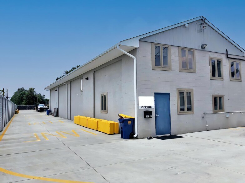 Primary Photo Of 1 Old Mill Ln, Newport Flex For Sale