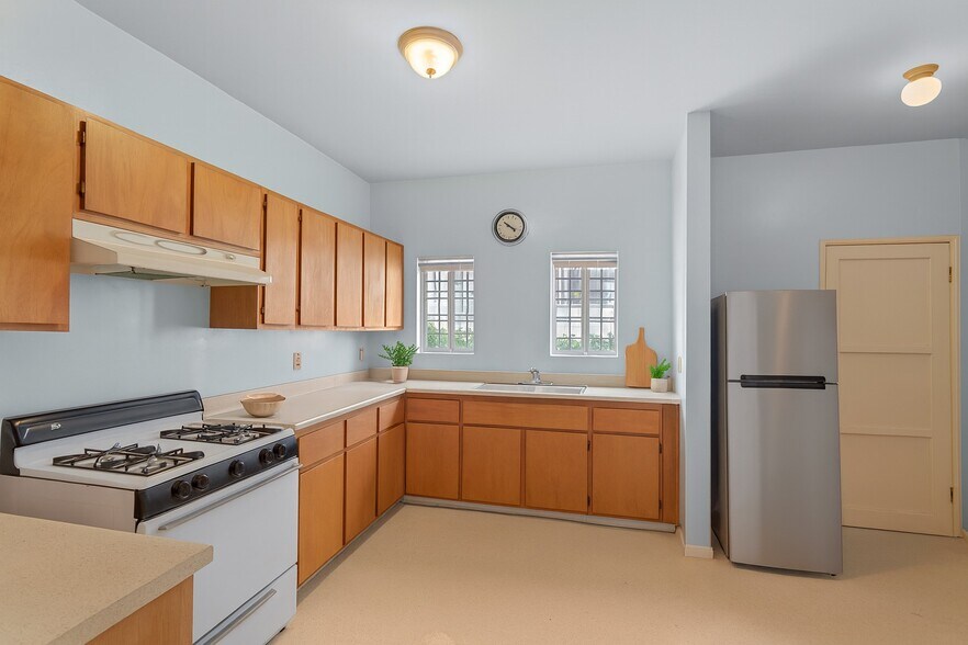 More Photos Of 1053 S Oxford Ave, Los Angeles Apartments For Sale