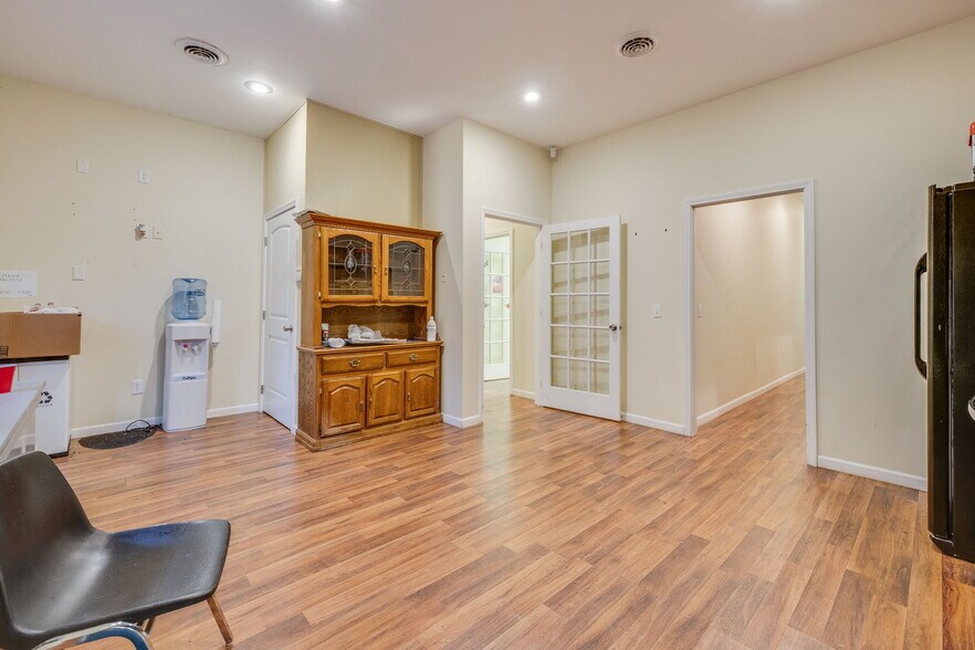 More Photos Of 3815 Highway 66 S, Rogersville Office For Lease