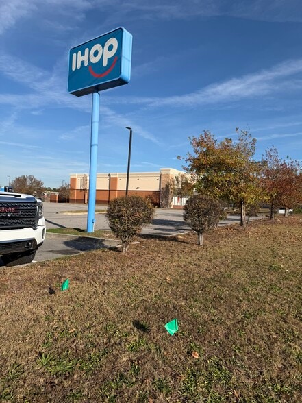 More Photos Of 2040 Bells Hwy, Walterboro Restaurant For Lease