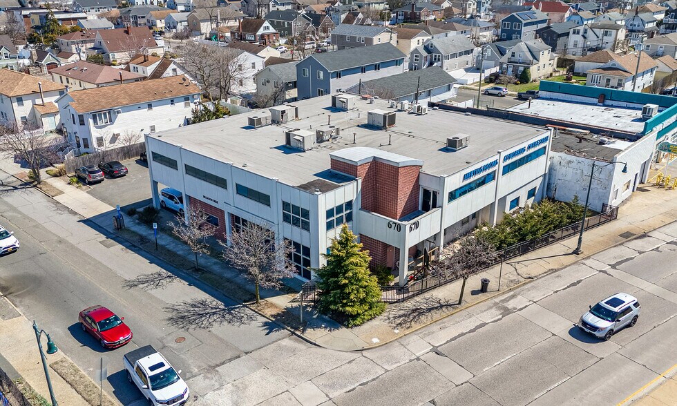 More Photos Of 670 Long Beach Blvd, Long Beach Loft Creative Space For Lease