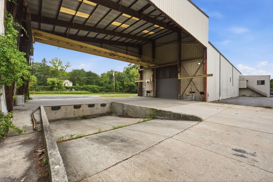 More Photos Of 521 Digiulian Blvd, Glen Burnie Warehouse For Lease