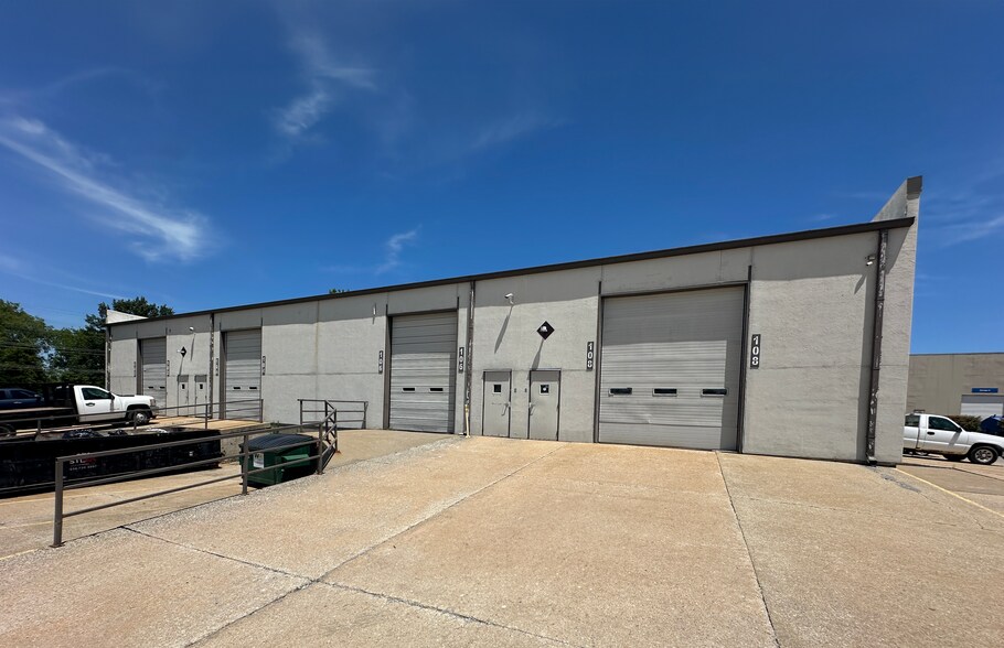 More Photos Of 200-212 Crafton Dr, O'Fallon Warehouse For Sale