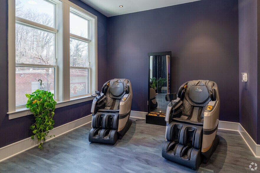 More Photos Of 146 Roberts St, Asheville Apartments For Lease