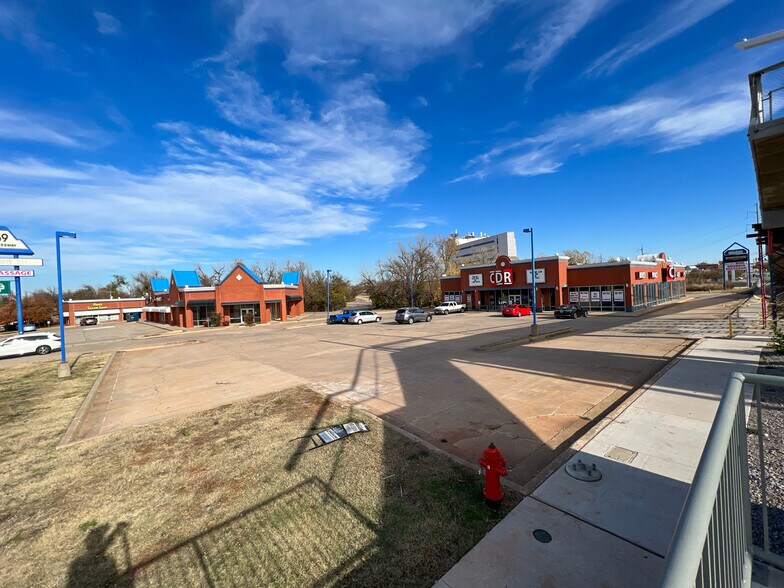 More Photos Of 5959 NW Expressway St, Oklahoma City Freestanding For Lease