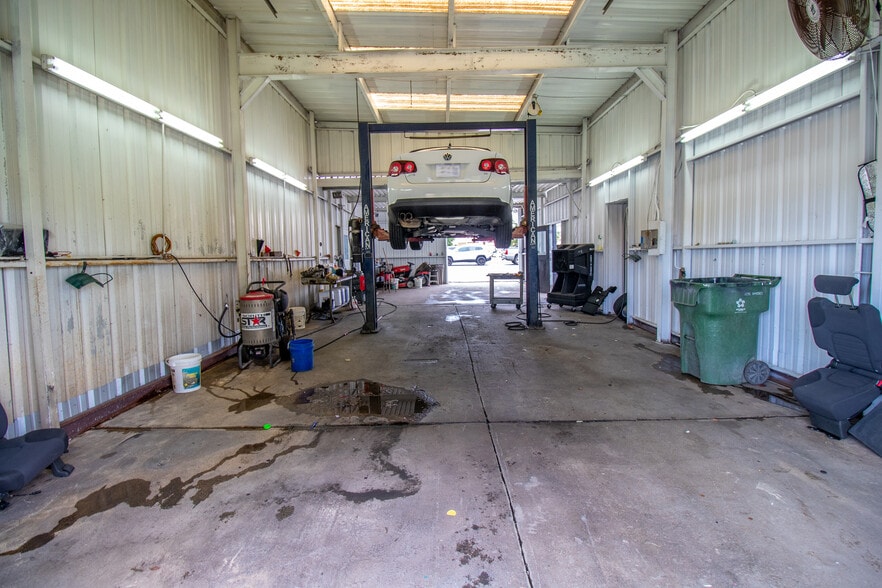 More Photos Of 1577 N FM 157, Mansfield General Retail For Sale