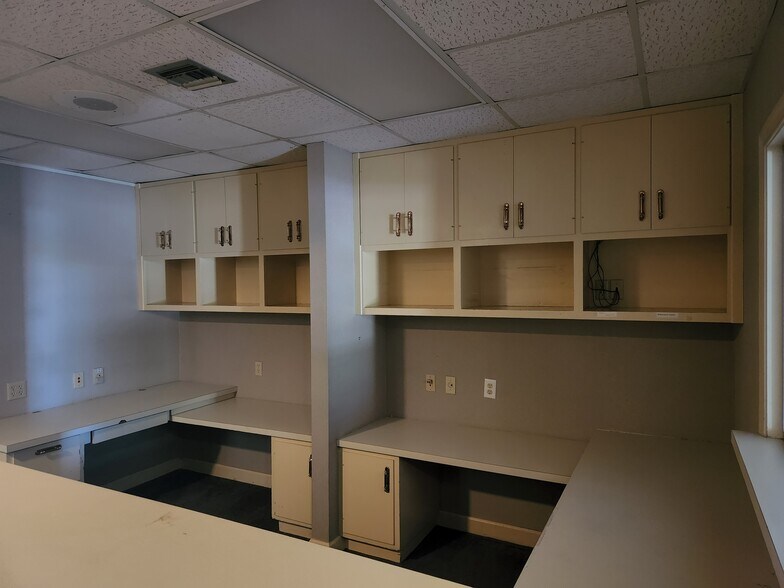 More Photos Of 7 Saint Andrews Ct, Brunswick Medical For Lease