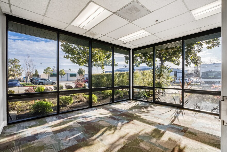 More Photos Of 1300 Industrial Rd, San Carlos Research And Development For Lease