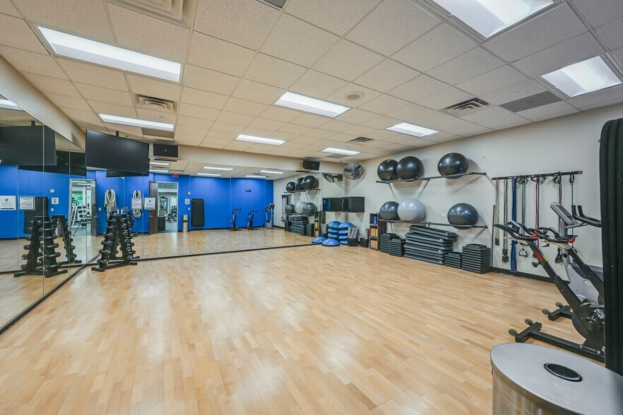 More Photos Of 5601 Headquarters Dr, Plano Office For Sale