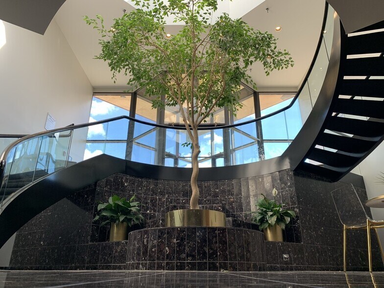 More Photos Of 300 S Saint Louis Blvd, South Bend Office For Lease