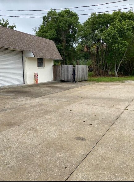 More Photos Of 184 N Center St, Pierson Freestanding For Sale