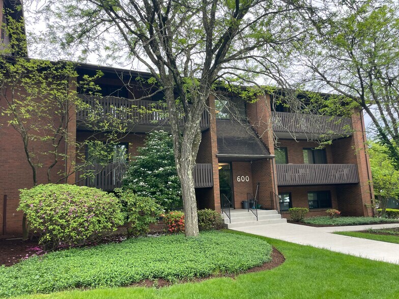 More Photos Of 600 McKnight Park Dr, Pittsburgh Office For Lease