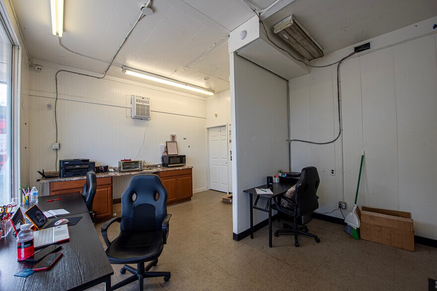 More Photos Of 34049 Military Rd S, Auburn General Retail For Sale