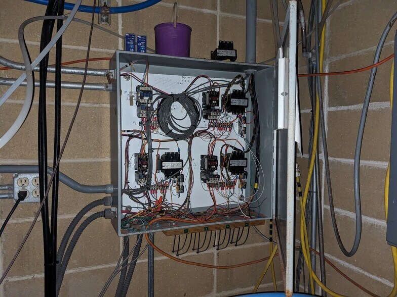 More Photos Of 1200 Janesville Ave, Fort Atkinson Carwash For Sale