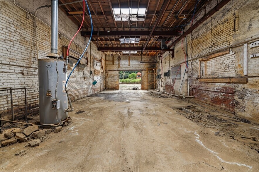 More Photos Of 9 Reed St, Asheville Showroom For Sale