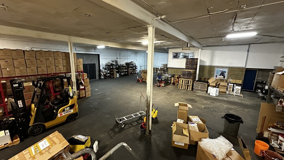 More Photos Of 530 Ray St, Freeport Manufacturing For Lease