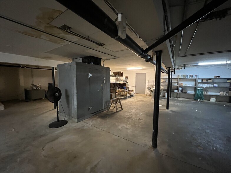 More Photos Of 518 Salmon Brook St, Granby Unknown For Lease