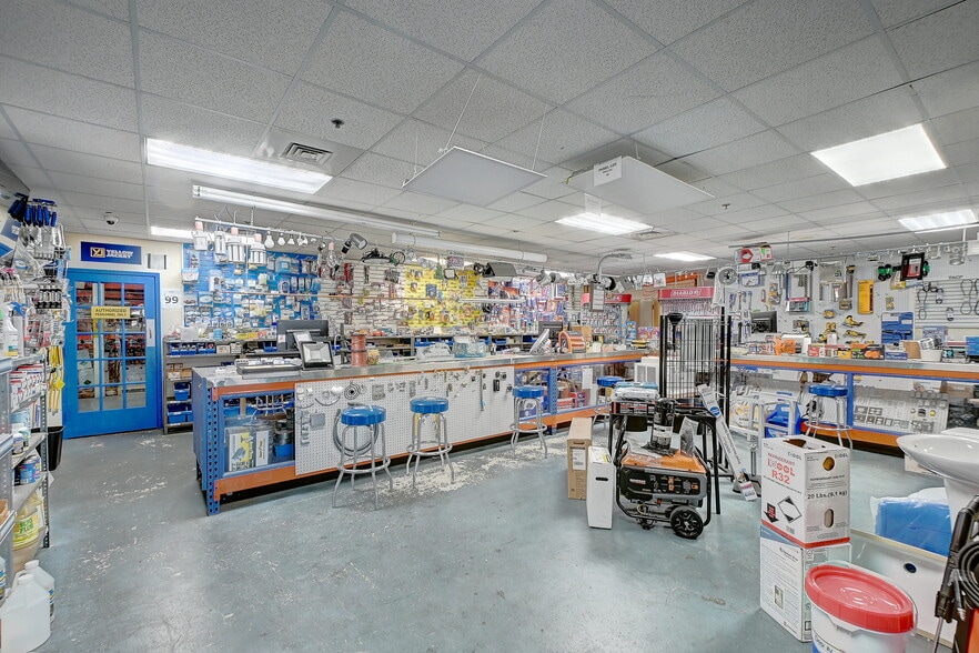 More Photos Of 3040 Fowler St, Fort Myers Warehouse For Sale