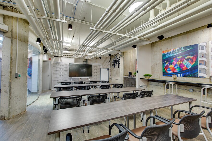 More Photos Of 116 W Hubbard St, Chicago Office For Lease
