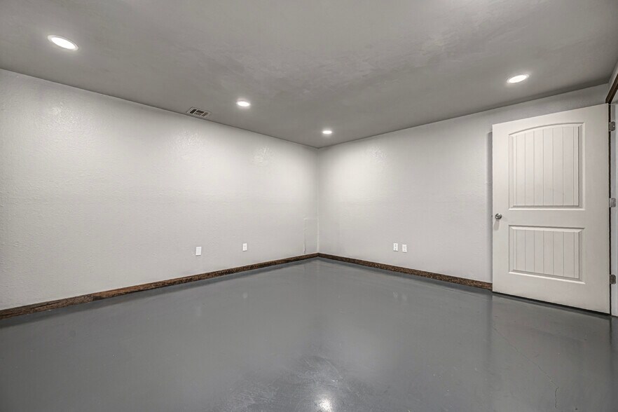 More Photos Of 116 N 2nd St, Noble Light Manufacturing For Lease