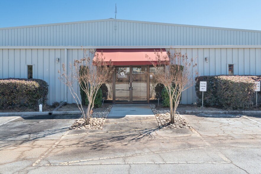 More Photos Of 1 Leggett Rd, Social Circle Warehouse For Lease
