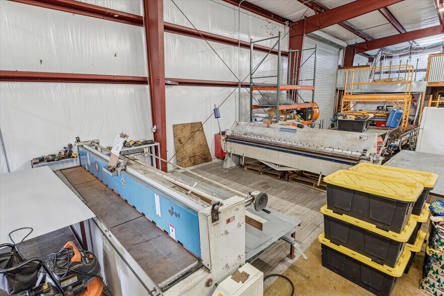 More Photos Of 11126 Timber Crest Dr, Houston Warehouse For Lease