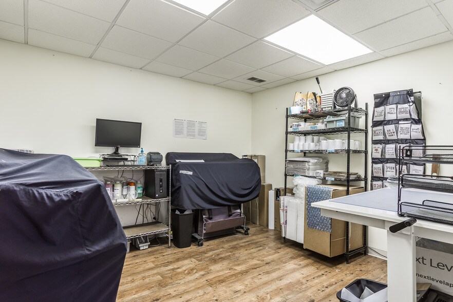 More Photos Of 1055 W 3rd Ave, Columbus Showroom For Lease